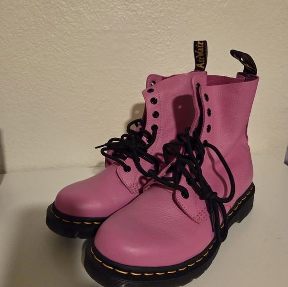 Dr. Martens Pascal Soft Pink Leather Boots Womens 8 New No Box - Picture 3 of 4